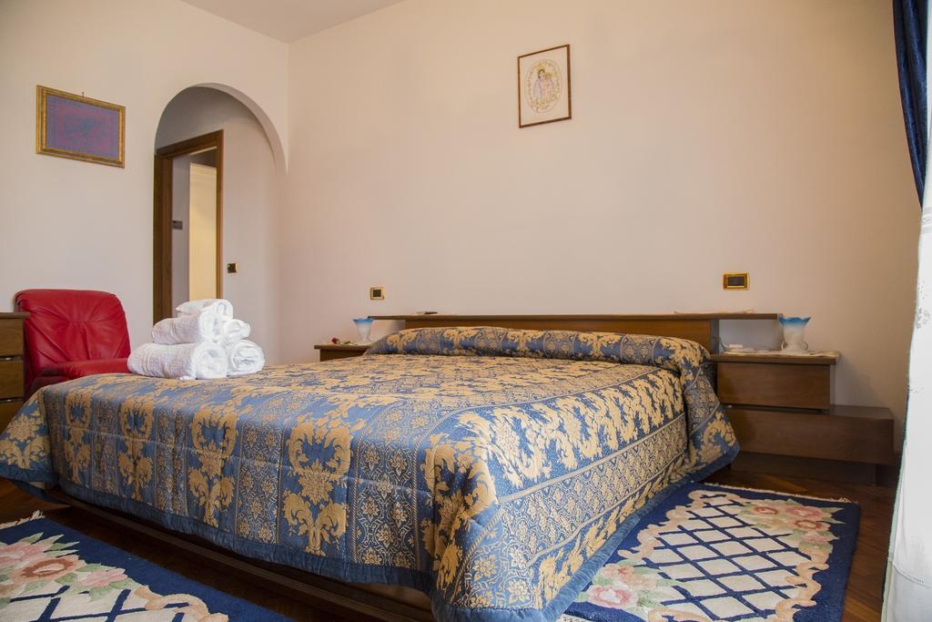 B&B Nuovo Paradiso Pescia Ruang foto